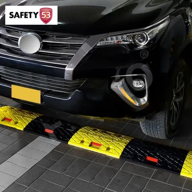 Heavy Duty Reflective Rubber Speed Hump Traffic Safety Breaker