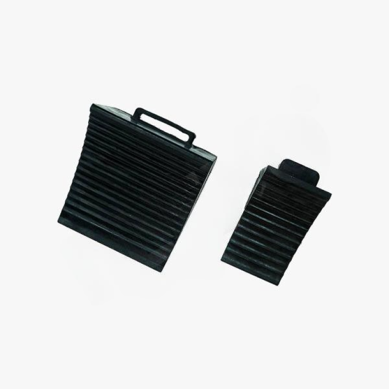 Heavy Duty Industrial Rubber Wheel Chocks for Trucks and SUVs